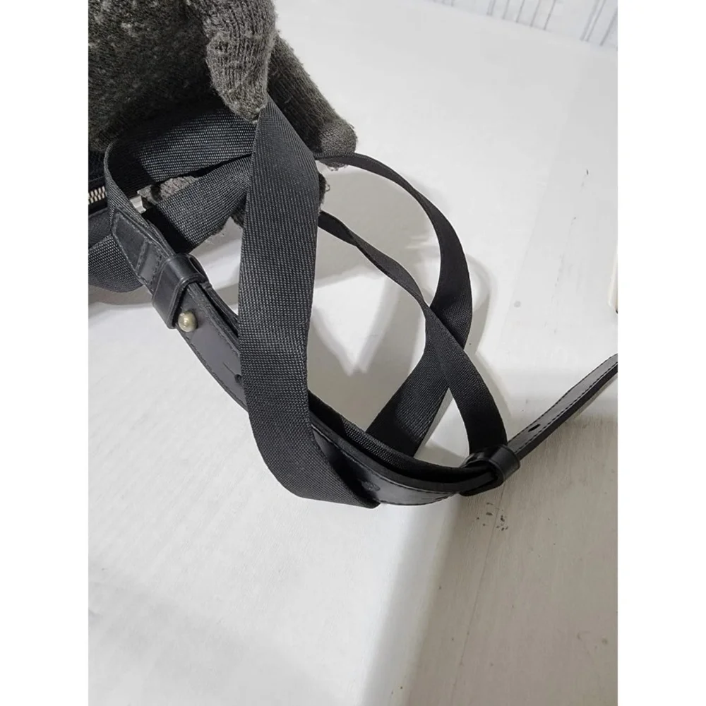 Authentic Louis Vuitton Taiga Leather Sayan Messenger Bag - Picture 11 of 15